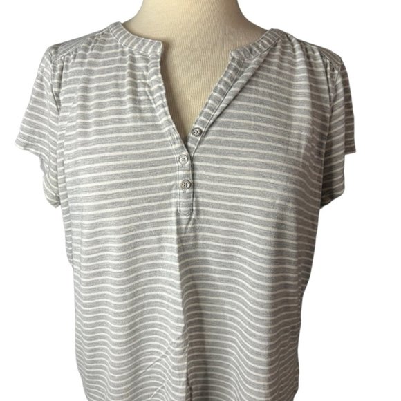Liz Claiborne Woman Tan‎ Beige Plus Striped Short Sleeve V-Neck T-Shirt Top 1X - Picture 1 of 3